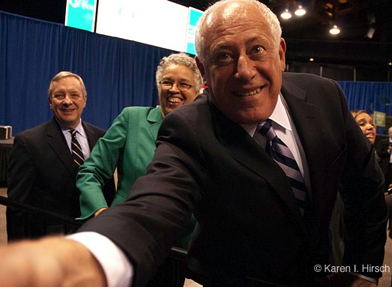 Illinois Governor Pat Quinn extending his hand